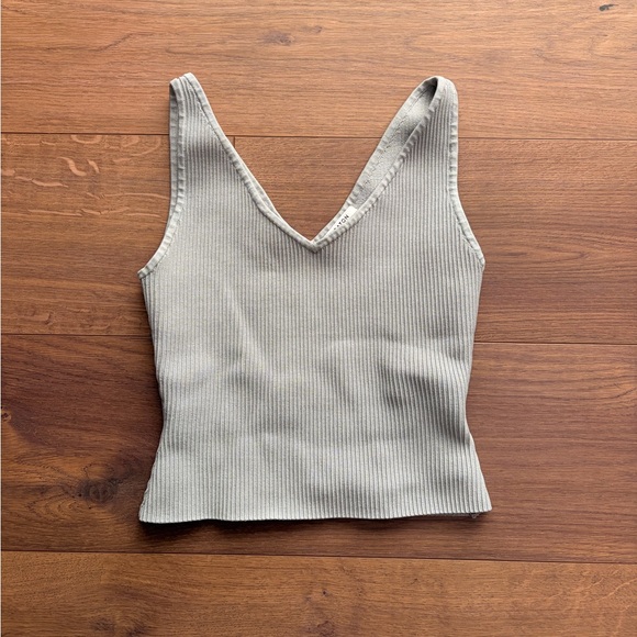 Aritzia Sculpt Knit tank - Picture 2 of 3